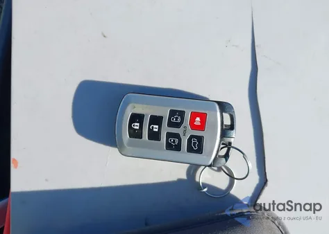 2018 Toyota Sienna Se Premium 8 Passenger from USA, damaged, VIN 5TDXZ3DCXJS904544